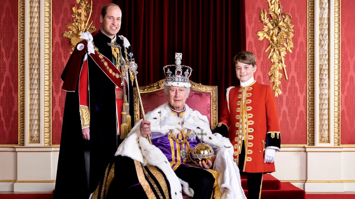 My tři králové: V Británii zveřejnili portrét Karla III. s budoucími monarchy